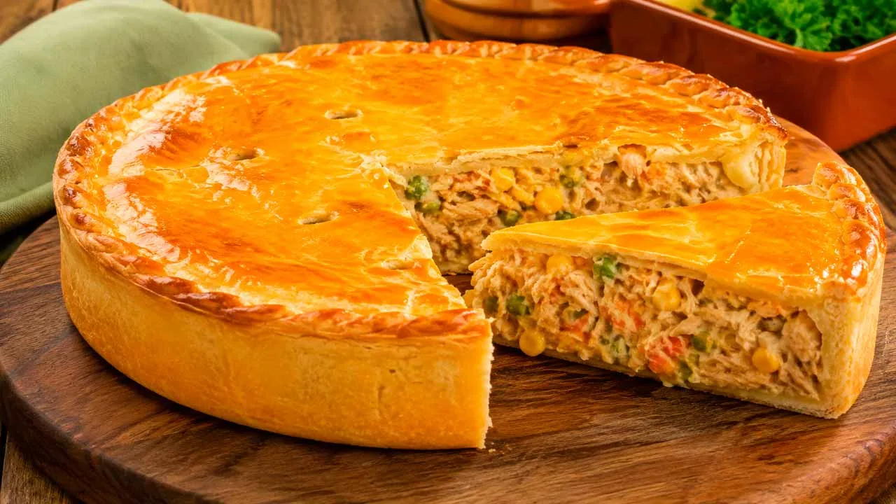 Torta Cremosa de Frango com Requeijão
