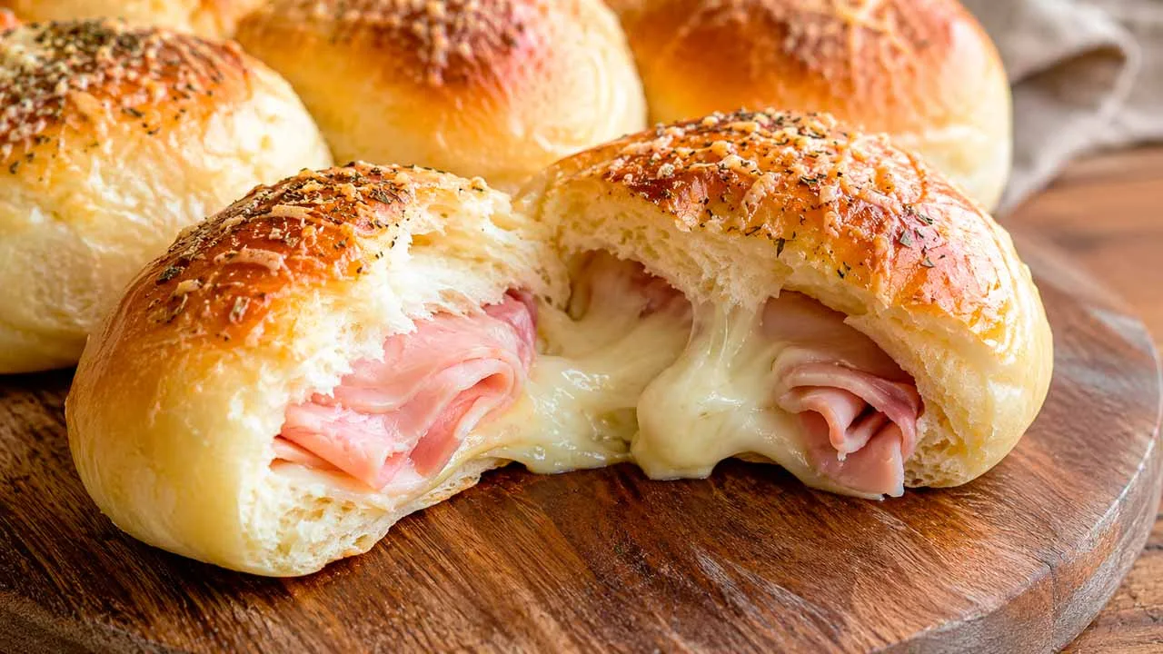 Brioche Recheado com Queijo e Presunto